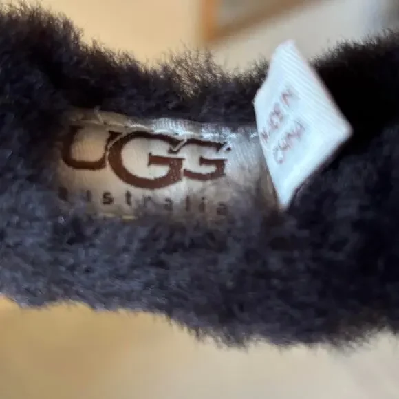 UGG Shearling Chocolate Earmuffs – Cozy Winter O/S - Picture 4 of 8
